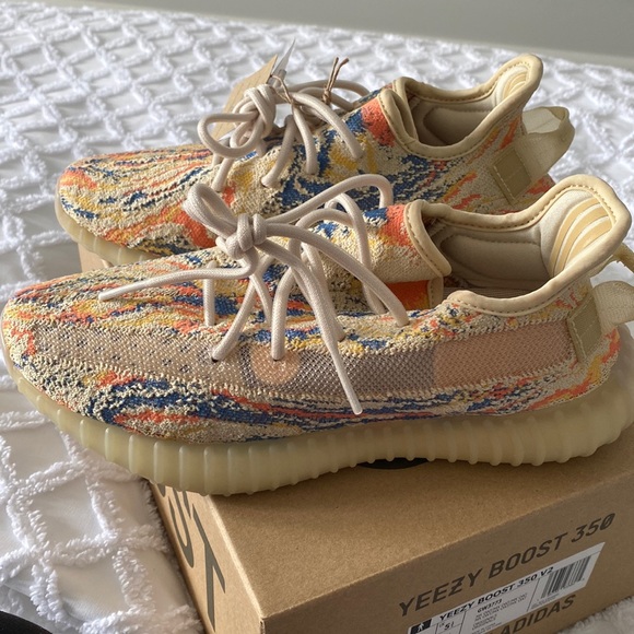 Yeezy Boost 350 V2 - Picture 1 of 3